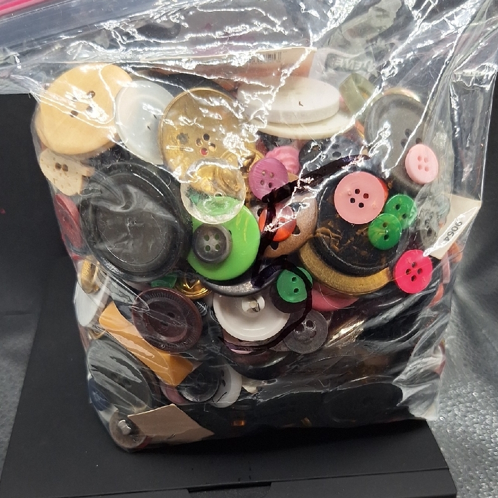 Assorted Button Collection - Picture 7 of 9